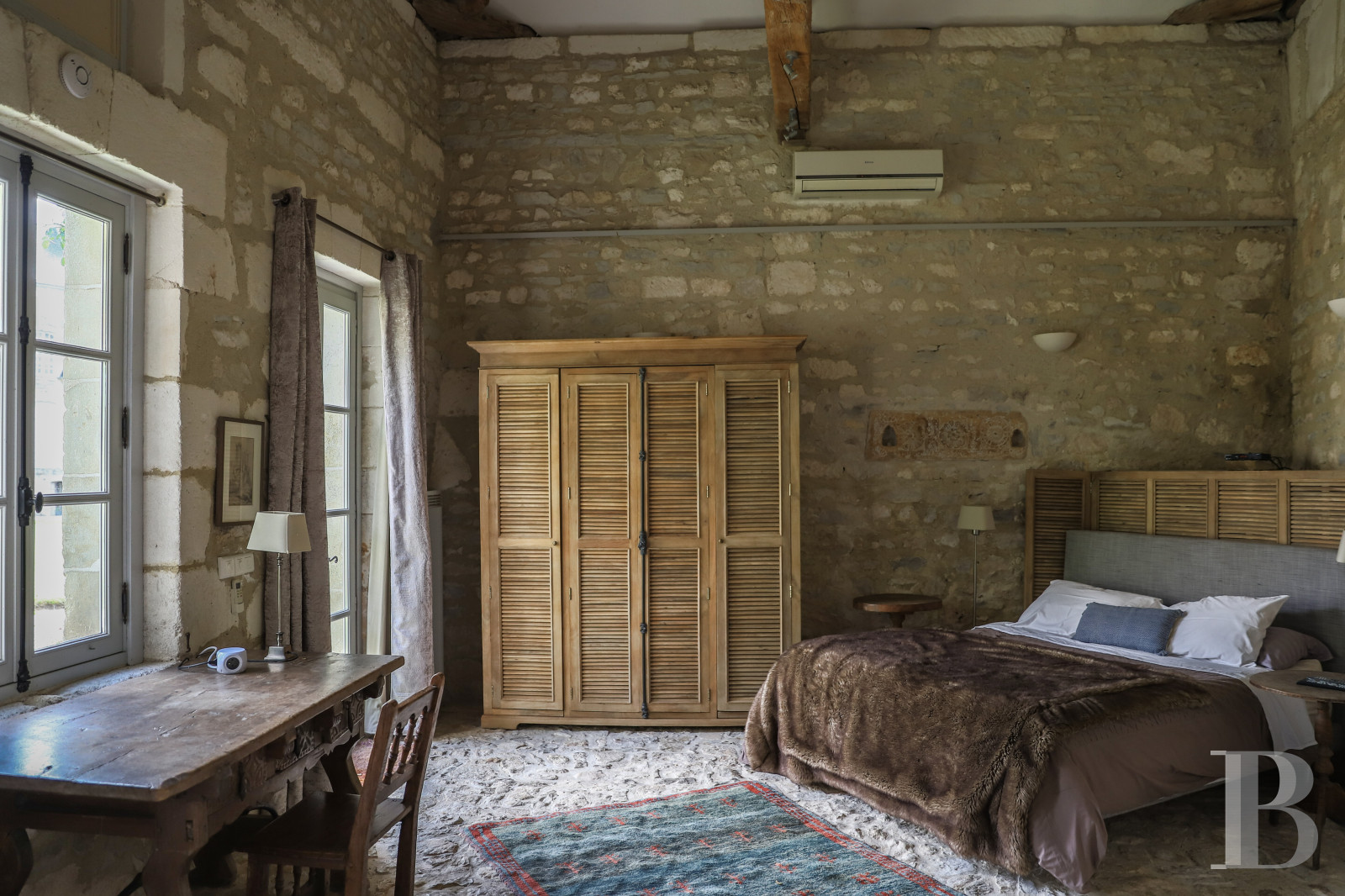 En Bourgogne, non loin de Vézelay, un château en bord de falaise surplombant l’Yonne - photo  n°38